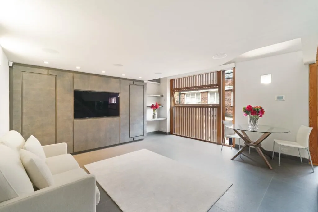 2 bedroom mews property for rent