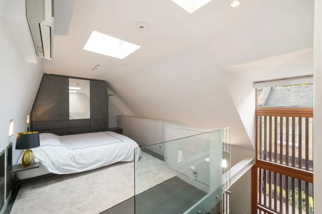 2 bedroom mews property for rent