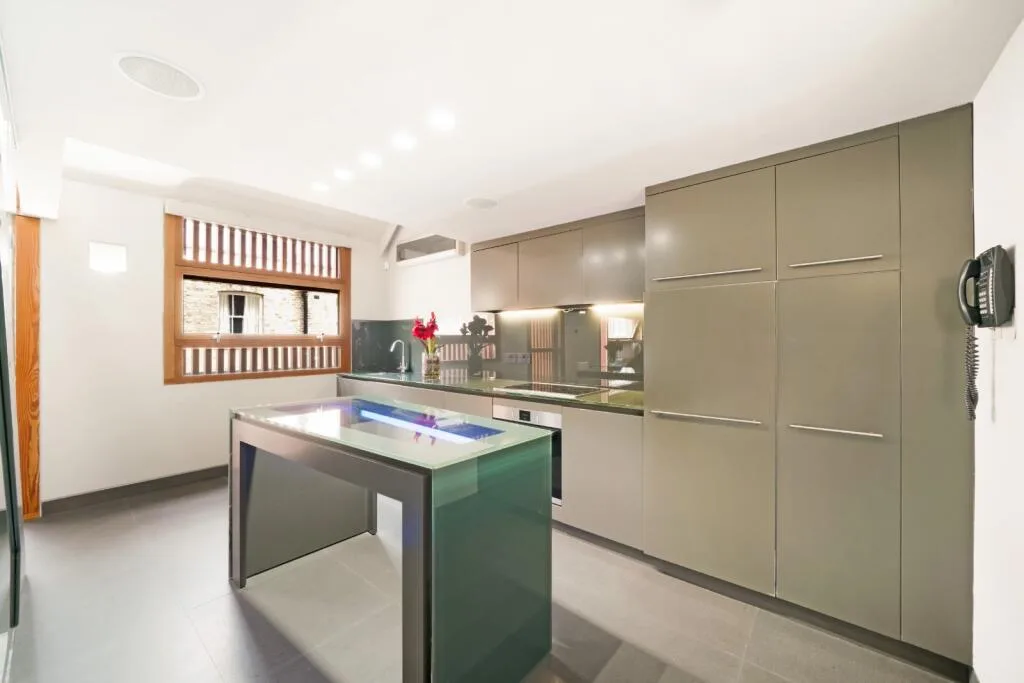 2 bedroom mews property for rent