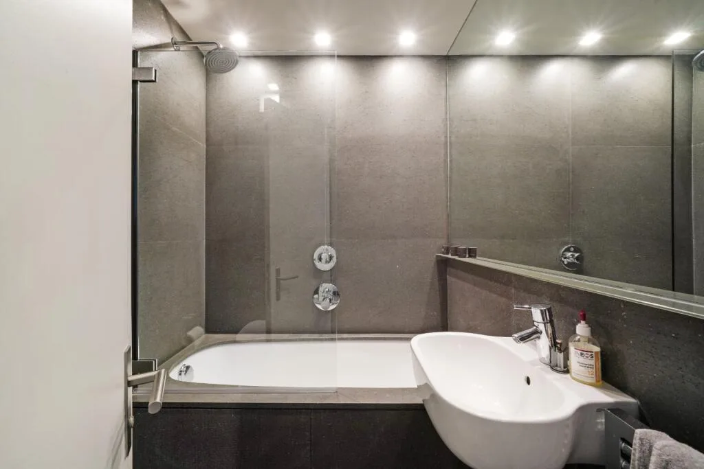 2 bedroom mews property for rent