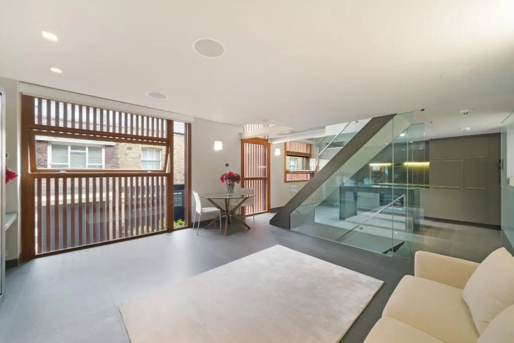 2 bedroom mews property for rent