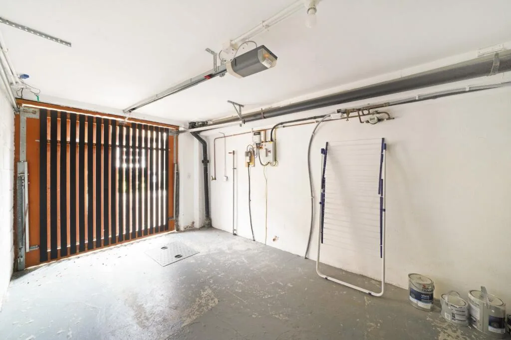 2 bedroom mews property for rent