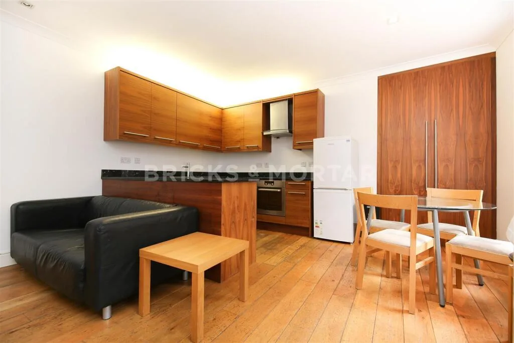 2 bedroom town house for rent