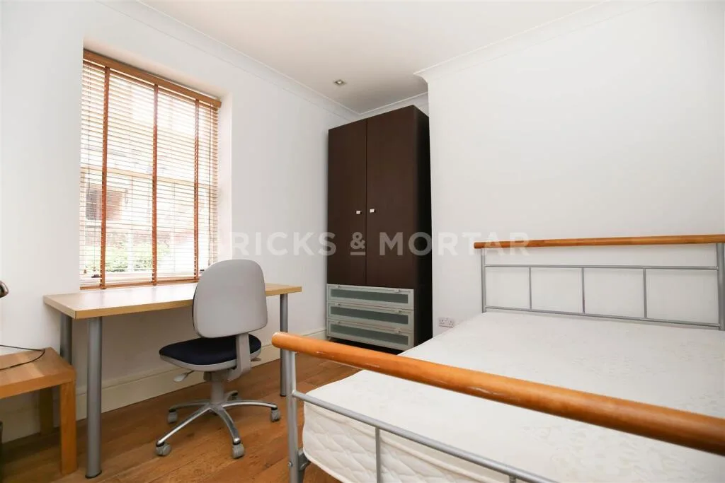 2 bedroom town house for rent