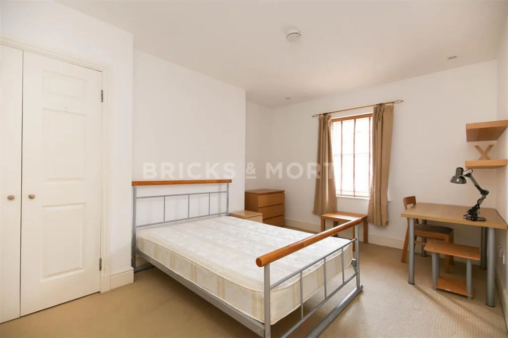 2 bedroom town house for rent