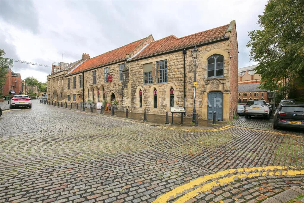 2 bedroom town house for rent