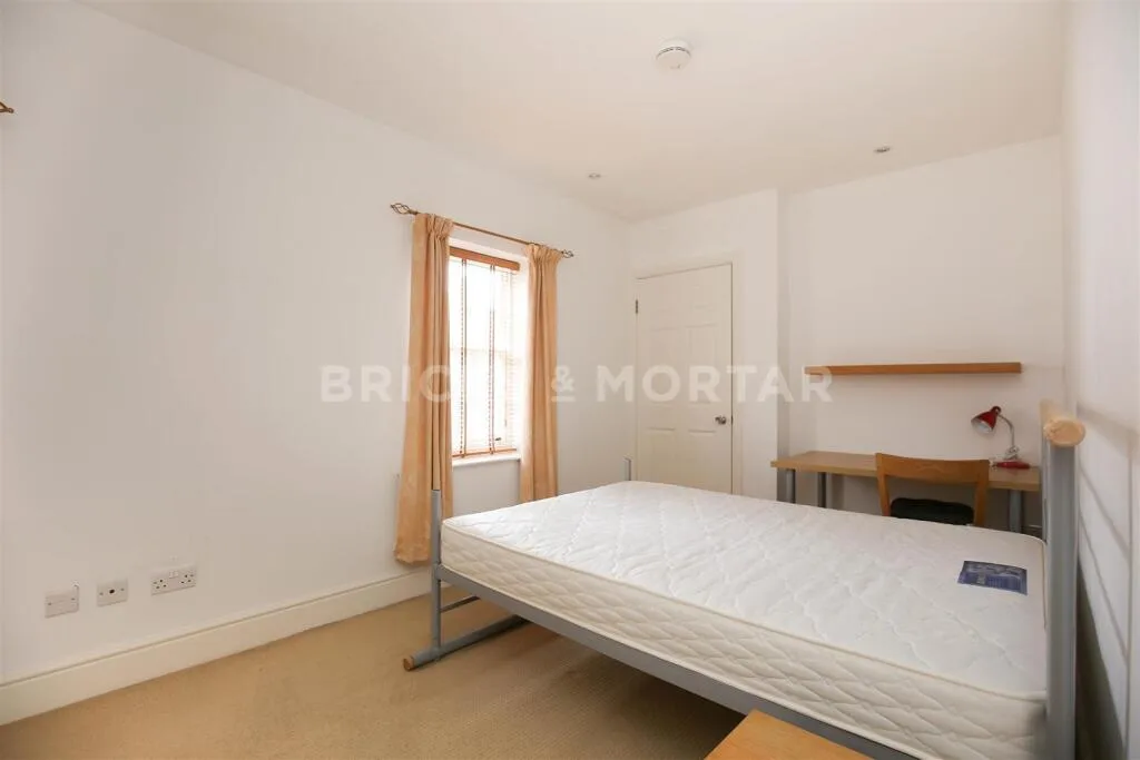 2 bedroom town house for rent