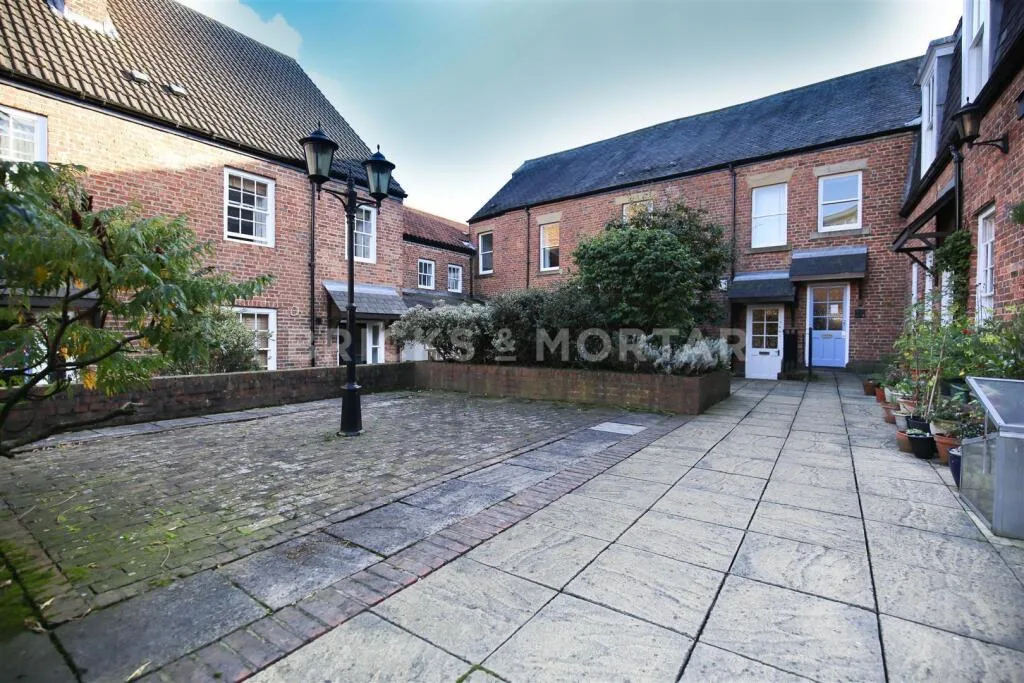 2 bedroom town house for rent