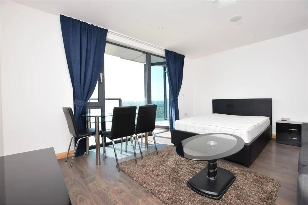 Studio flat for rent