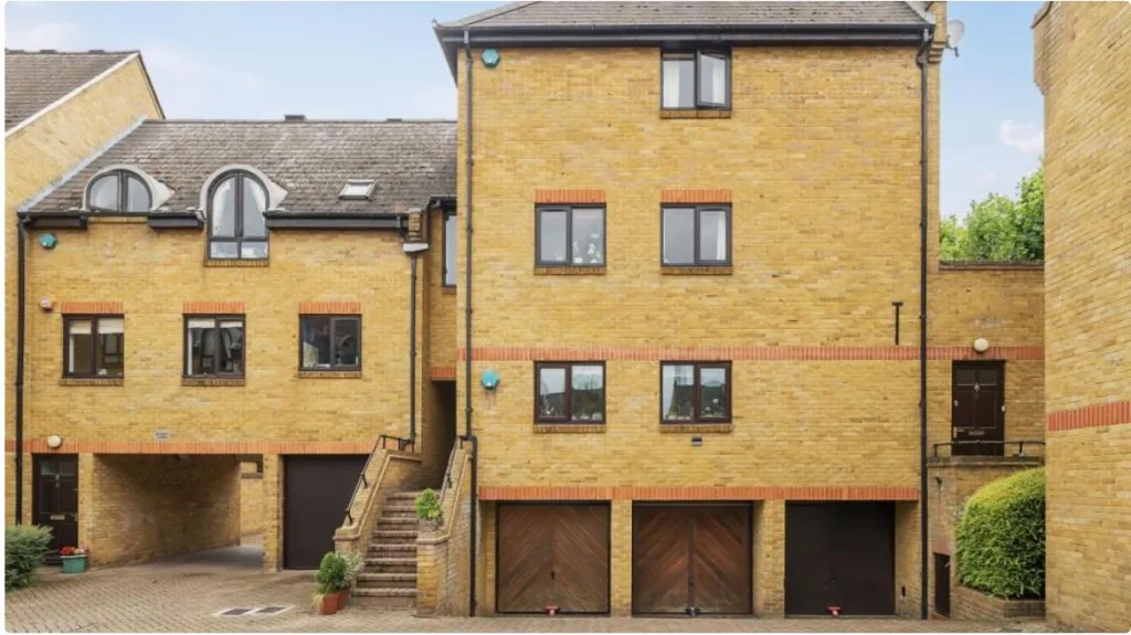 3 bedroom mews property for rent