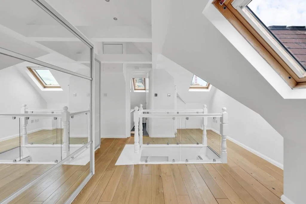 3 bedroom mews property for rent