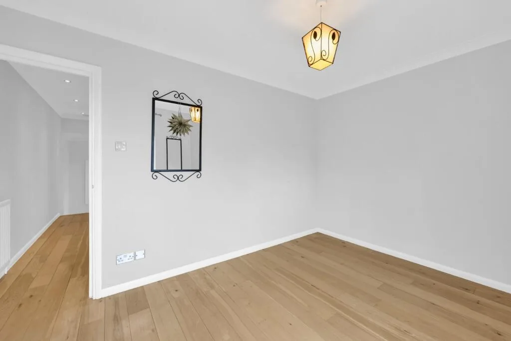 3 bedroom mews property for rent