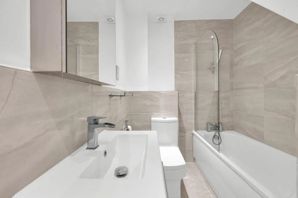 3 bedroom mews property for rent