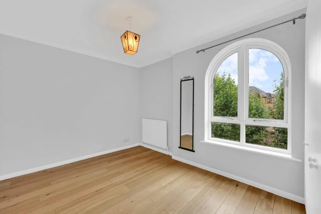 3 bedroom mews property for rent