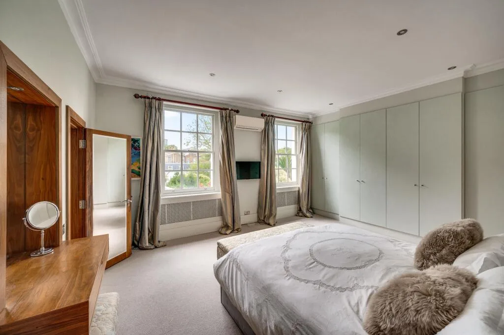 5 bedroom detached house for rent