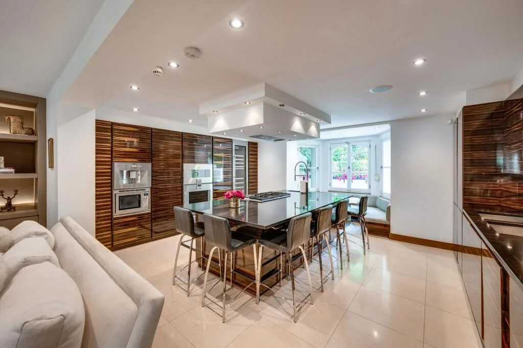5 bedroom detached house for rent