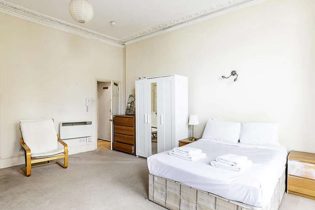 Studio flat for rent