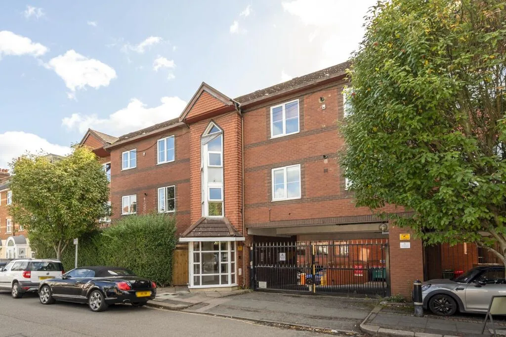 3 bedroom flat for rent