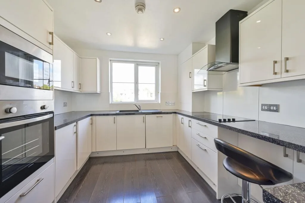 3 bedroom flat for rent