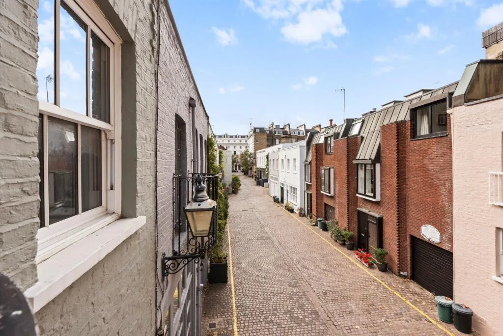 3 bedroom mews property for rent