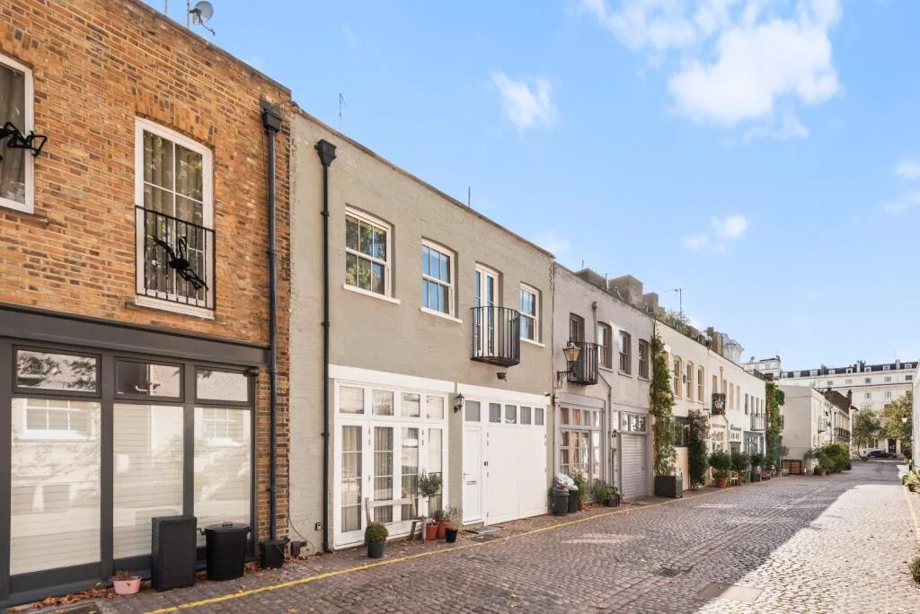 3 bedroom mews property for rent
