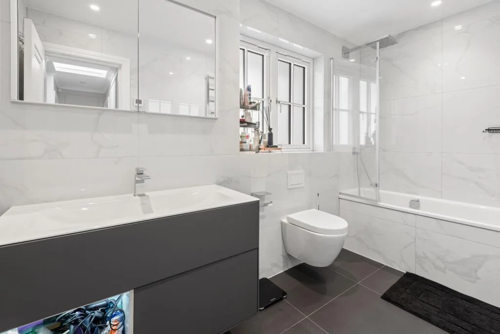 3 bedroom mews property for rent