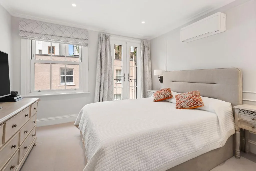 3 bedroom mews property for rent