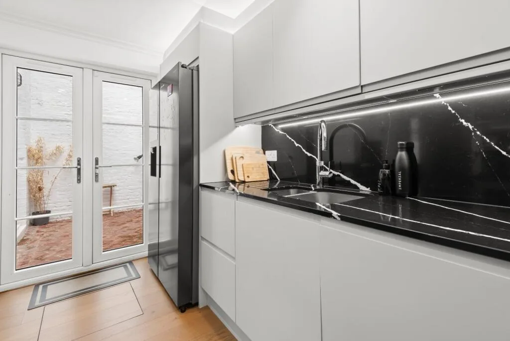 3 bedroom mews property for rent