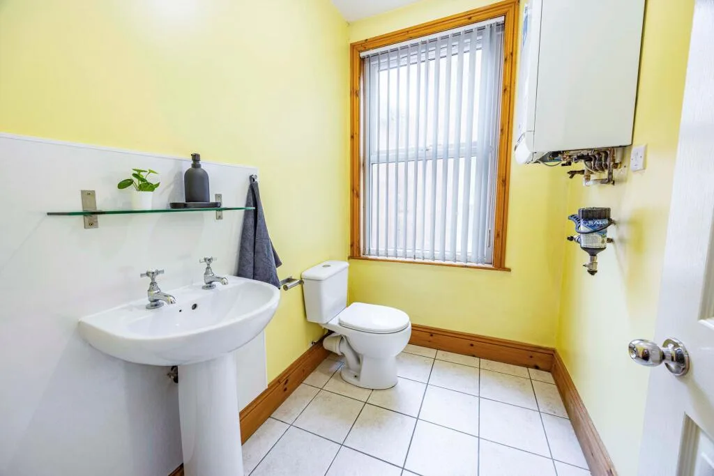 6 bedroom semi-detached house for rent