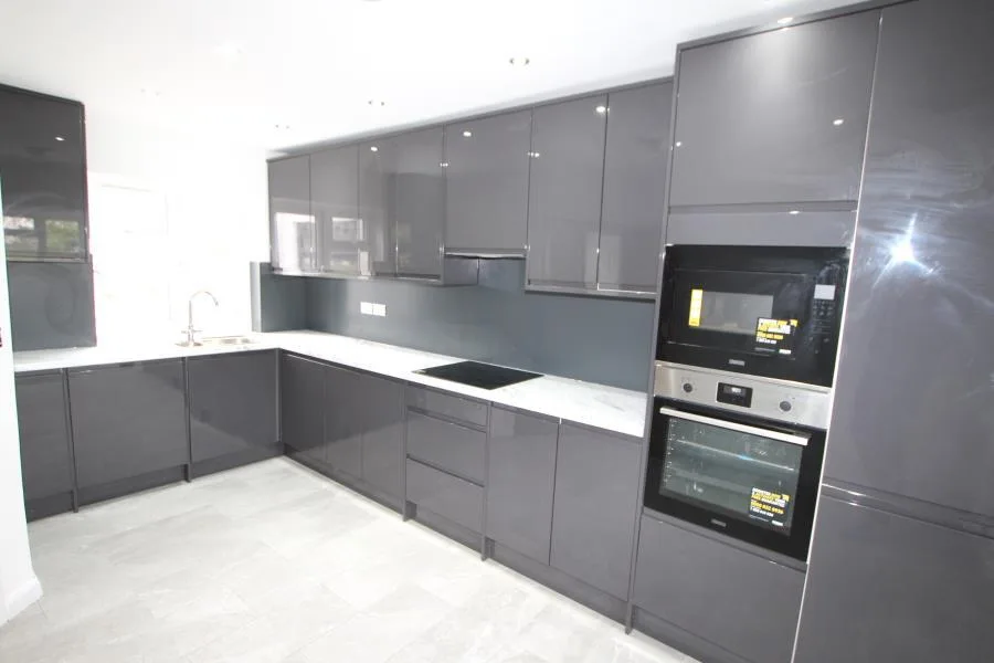 5 bedroom terraced house for rent
