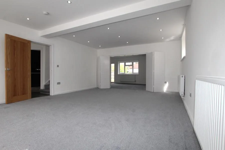 5 bedroom terraced house for rent