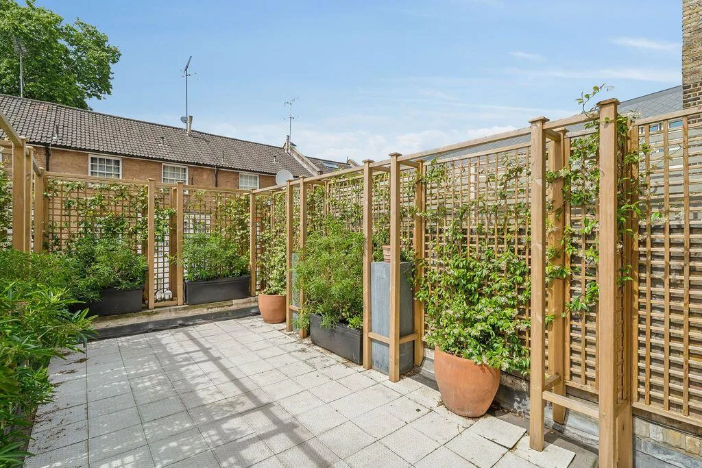 6 bedroom house for rent