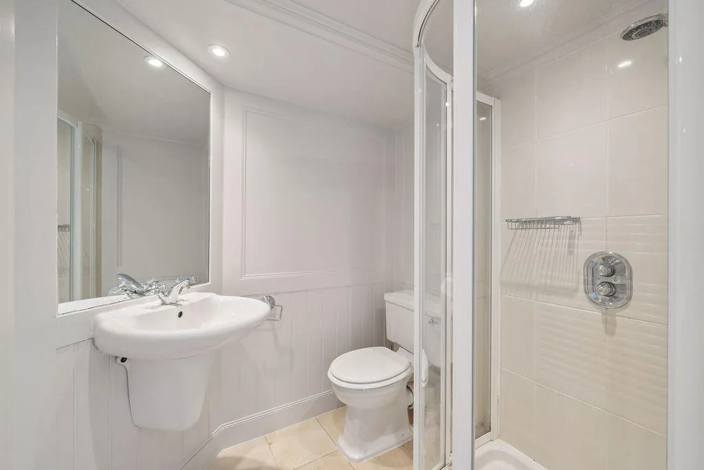 6 bedroom house for rent