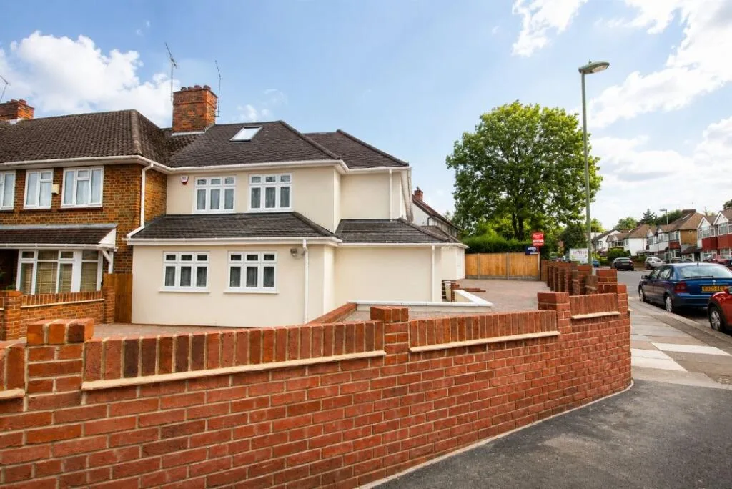 5 bedroom semi-detached house for rent