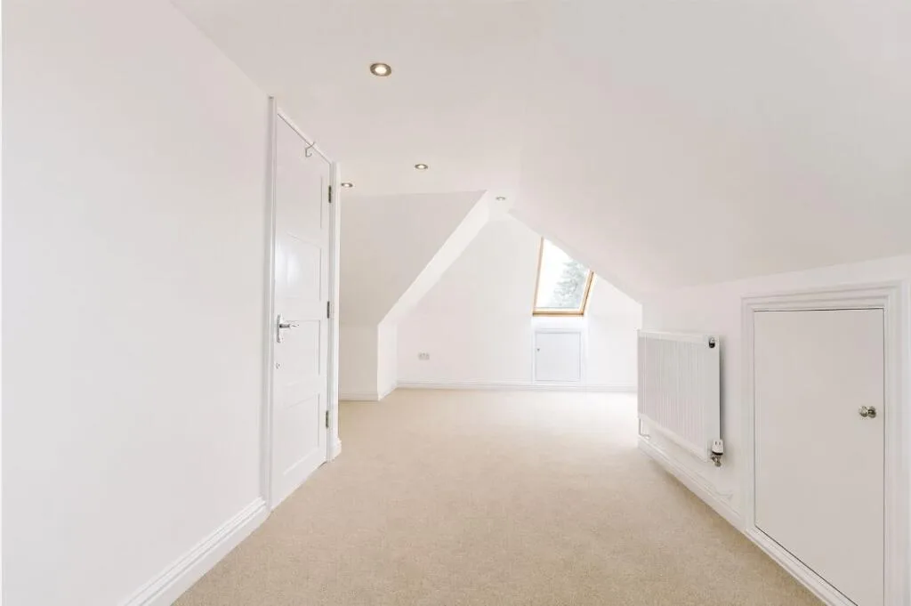 5 bedroom semi-detached house for rent