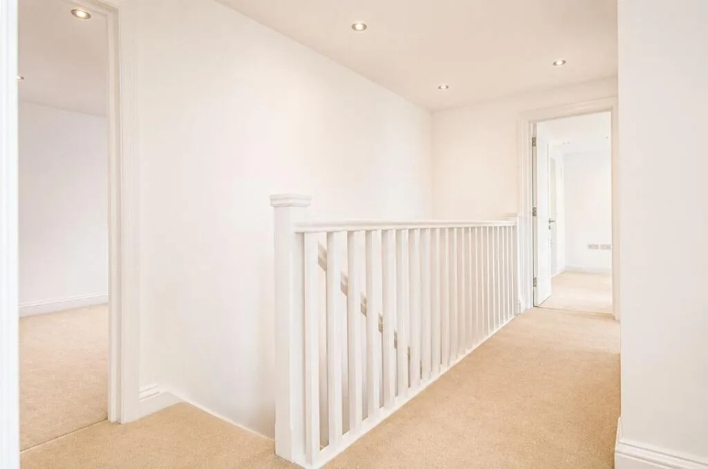 5 bedroom semi-detached house for rent