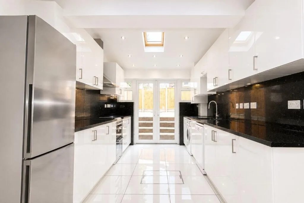 5 bedroom semi-detached house for rent