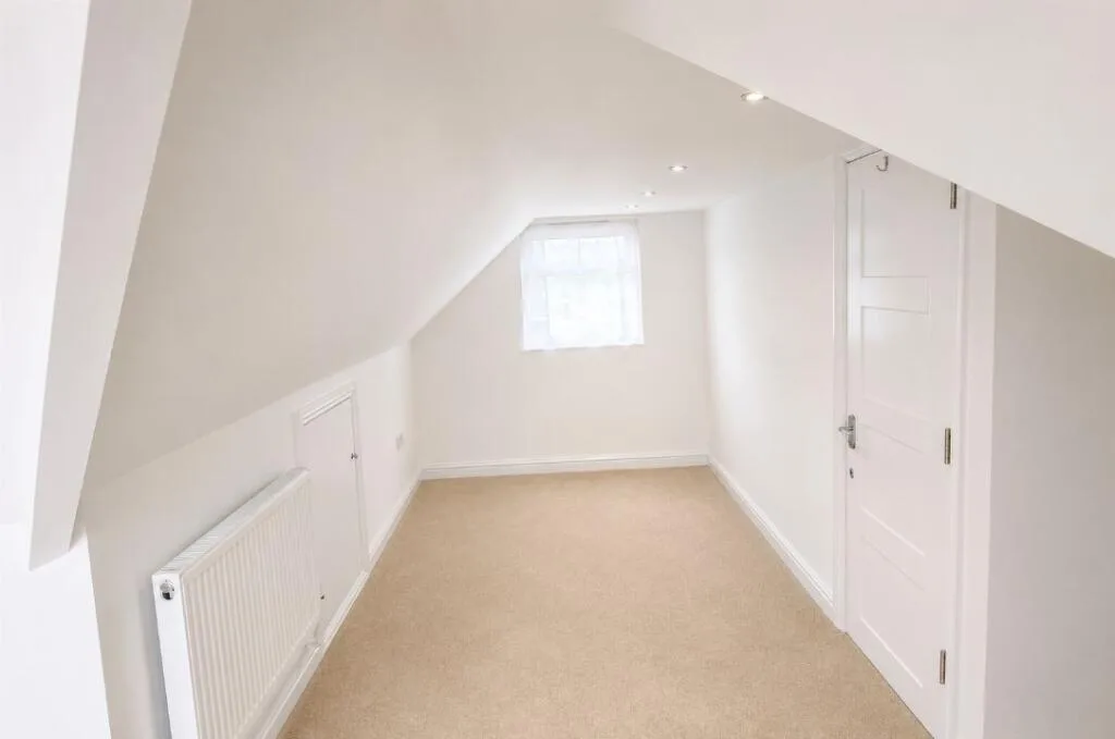 5 bedroom semi-detached house for rent