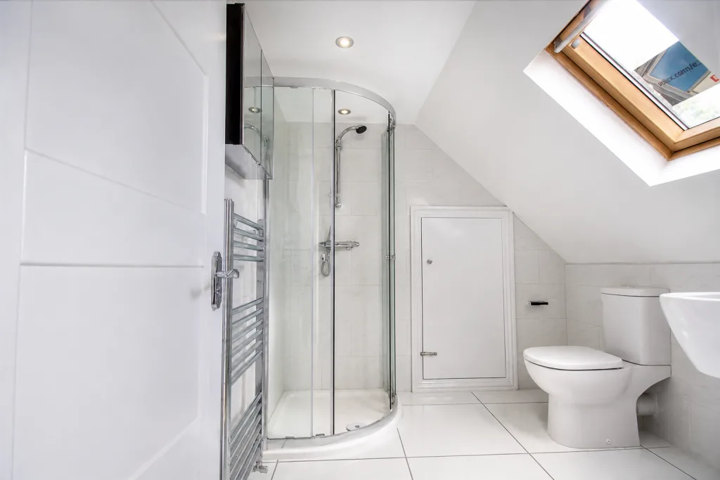 5 bedroom semi-detached house for rent