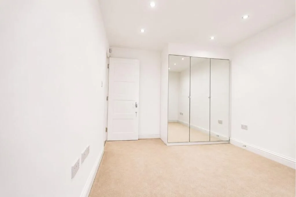 5 bedroom semi-detached house for rent