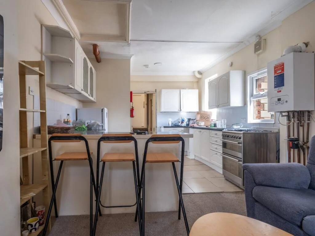 4 bedroom maisonette for rent