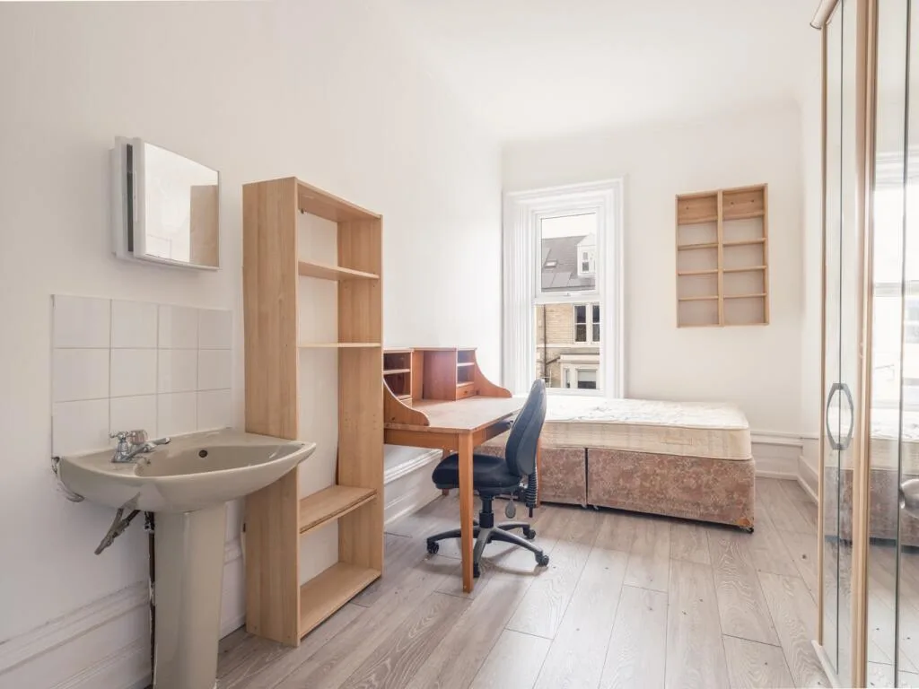 4 bedroom maisonette for rent