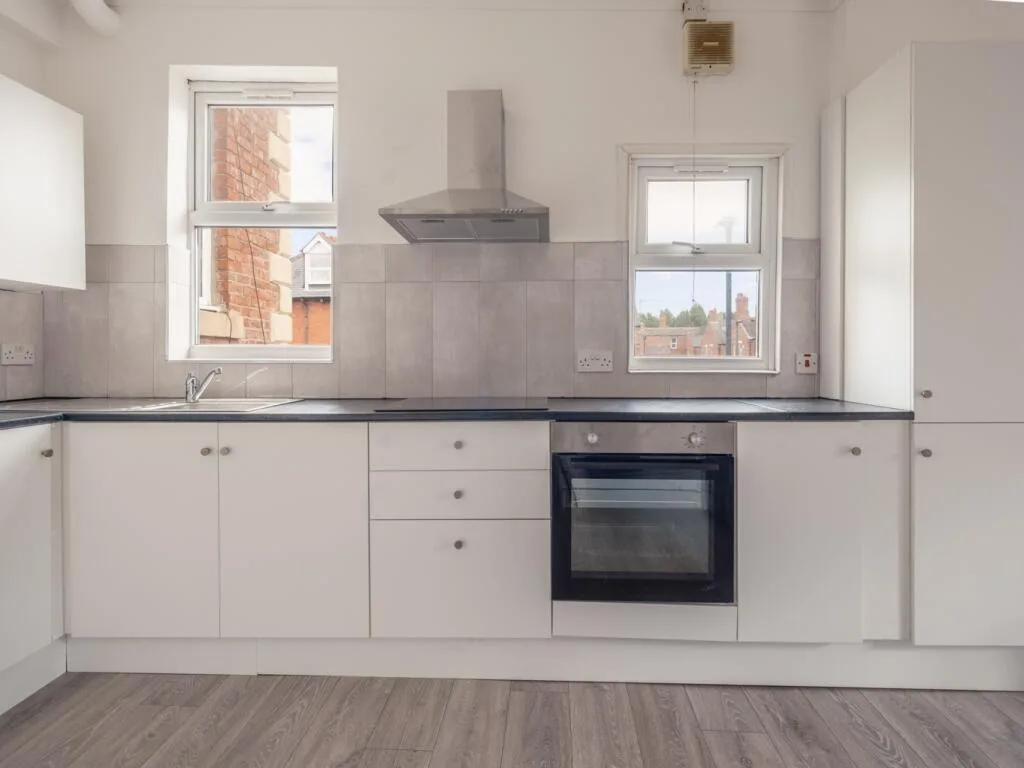 4 bedroom maisonette for rent