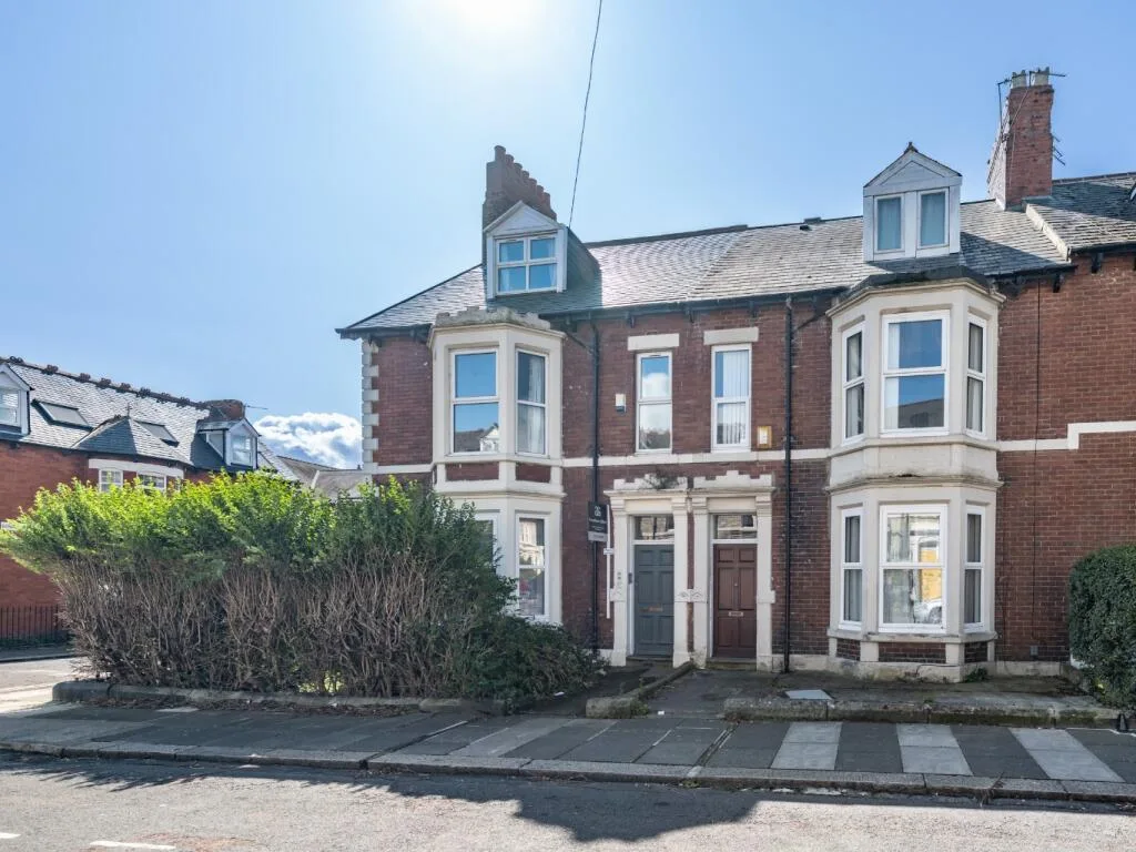 4 bedroom maisonette for rent