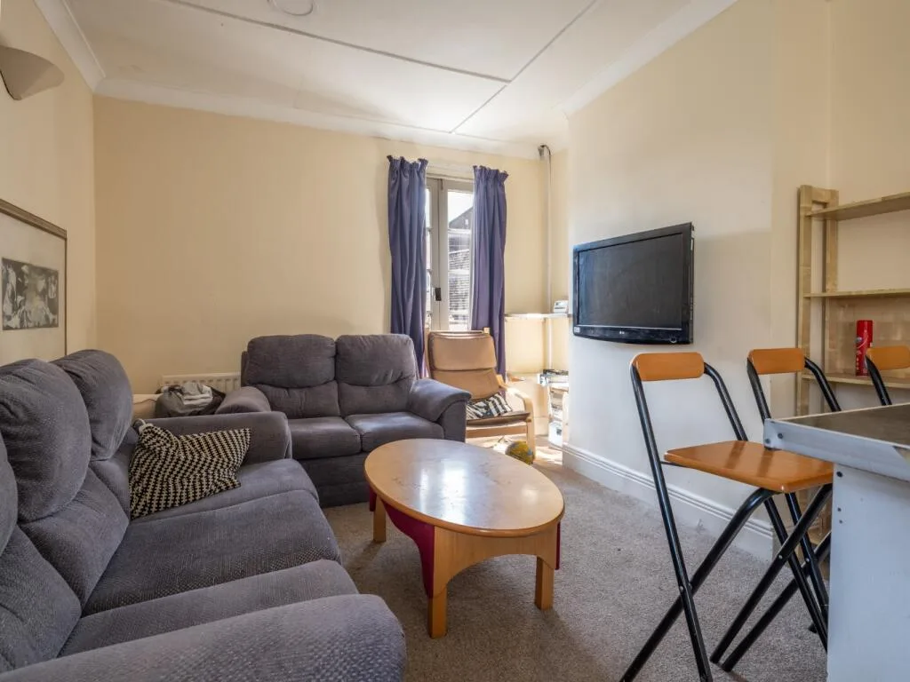 4 bedroom maisonette for rent