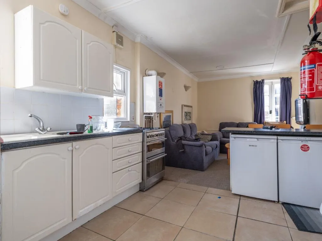 4 bedroom maisonette for rent