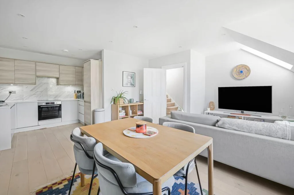 3 bedroom flat for rent