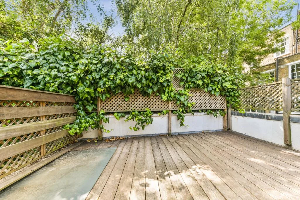 2 bedroom end of terrace house for rent