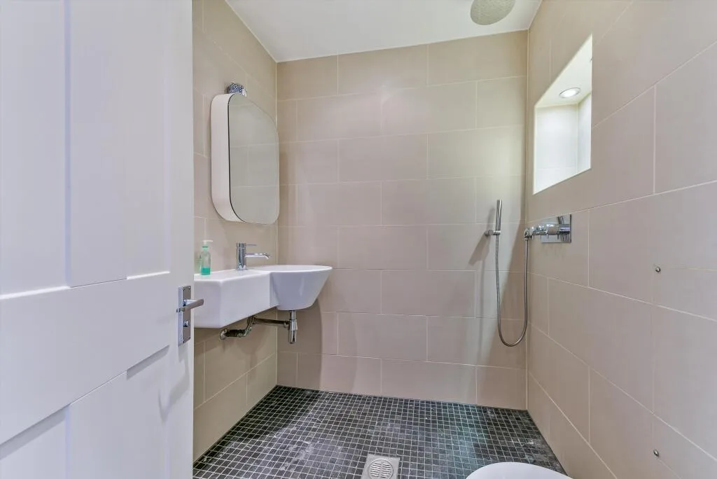 2 bedroom end of terrace house for rent