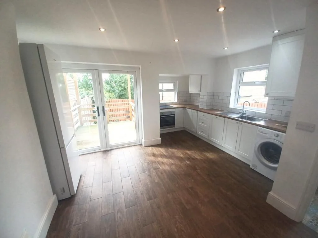 3 bedroom semi-detached house for rent